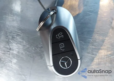 2022 Mercedes-Benz C 300 4Matic z USA, uszkodzony, nr VIN W1KAF4HB9NR043468